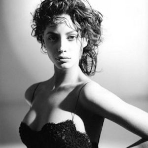 Christy Turlington by Arthur elgort, black and white portrait of the mode in messy hair and black lace top