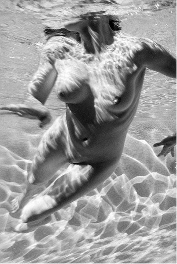 Carre Otis Underwater. 2001 by Antoine Verglas, nude model swimming in a pool, underwater