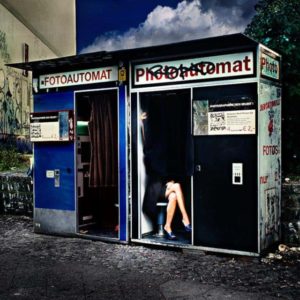 Legs in Berlin by David Drebin, model sittig in a photobox, only her legs in blue heels sticking out