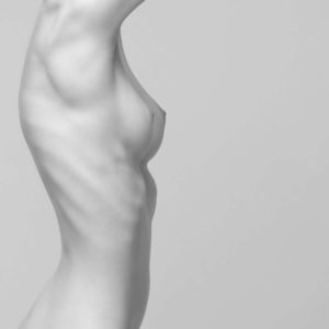 Sice View by Sylvie Blum, black and whte sideprofile of models nude torso with rips showing
