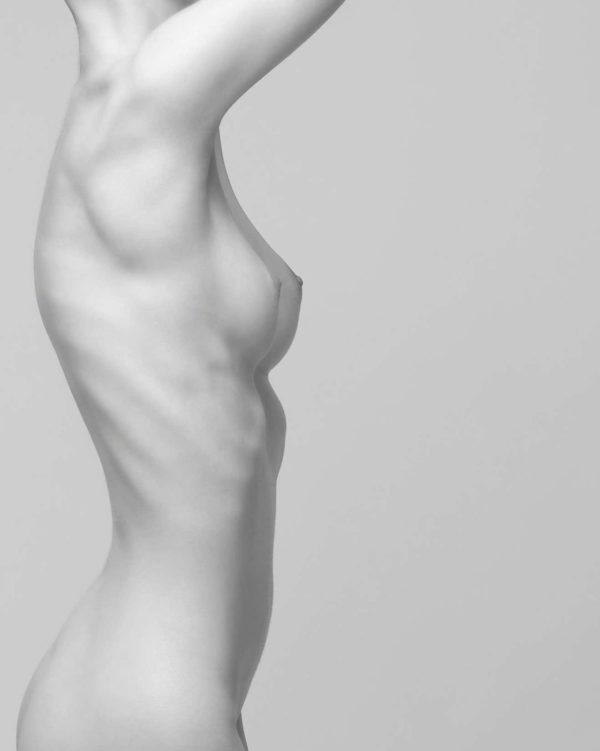 Sice View by Sylvie Blum, black and whte sideprofile of models nude torso with rips showing