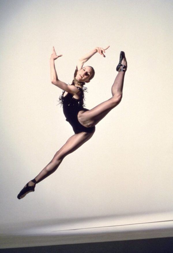 Wendy Whelan, NY city Ballet by Arthur Elgort, the ballerina in a black leotard and shoes jumping