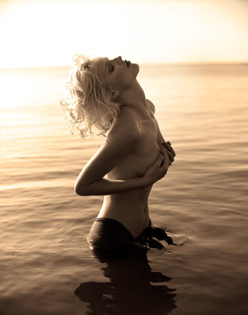 Eva Herzigova by Sante D'Orazio, Nude Woman in the ocean, water, nude photography, female, topmodel, sensual