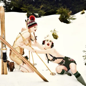 Unwerth Heimat (128) two girls playing in the snow with ski and Lenderhosen